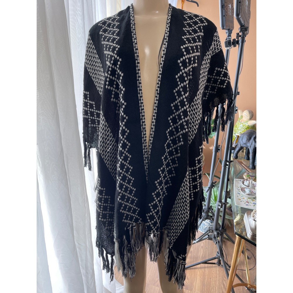 Nicole Marciano Black White Geometric Knit Fringe Wrap Poncho One Size